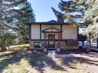117 E Storybook Ter NW, Calgary, AB T3G1Y5