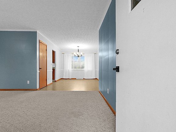 3rd image of 920 Hillsdale Dr