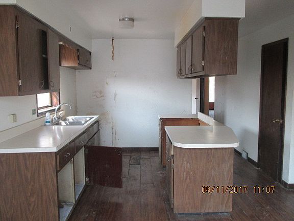 4th image of 14423 S Bensley Ave