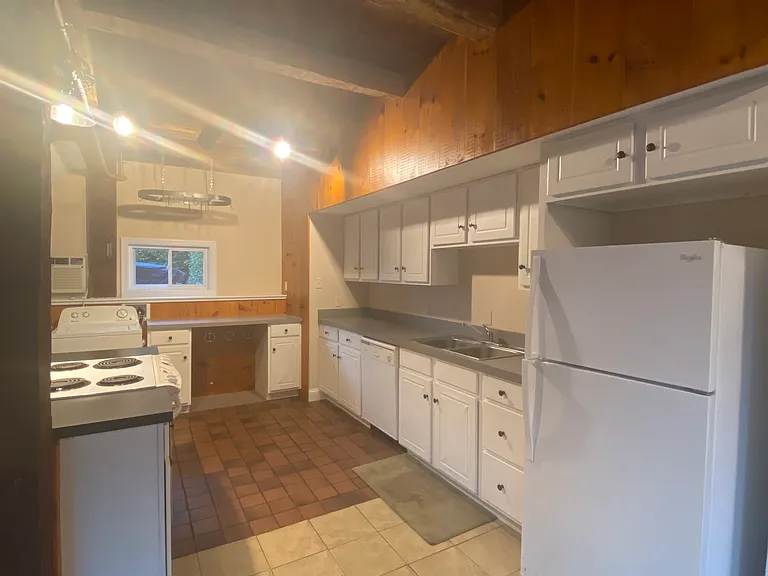336 E Dark Hollow Rd — Photo 8