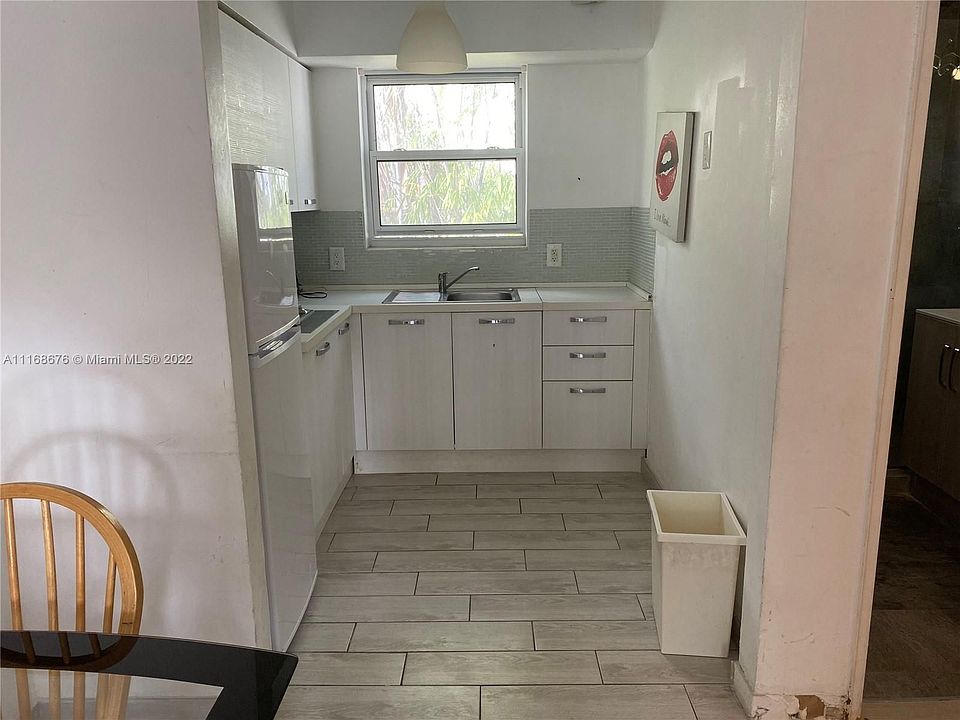 1st image of 1600 Pennsylvania Ave APT 17