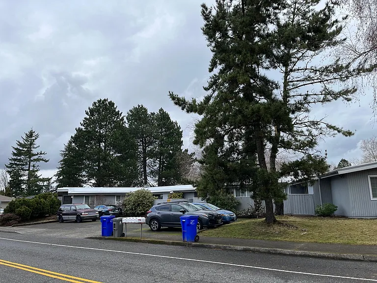 810 SE 217th Ave — Photo 16