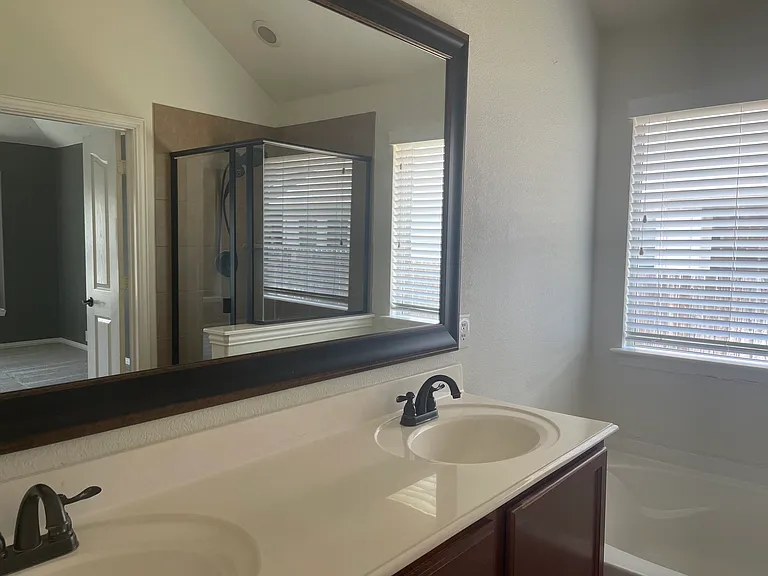 616 Brooks St — Photo 3