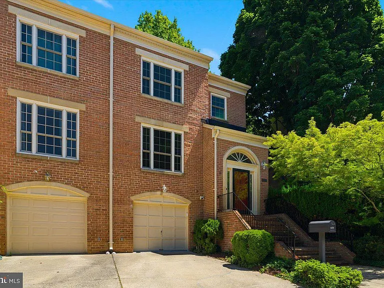 1433 McLean Mews Ct — Photo 3