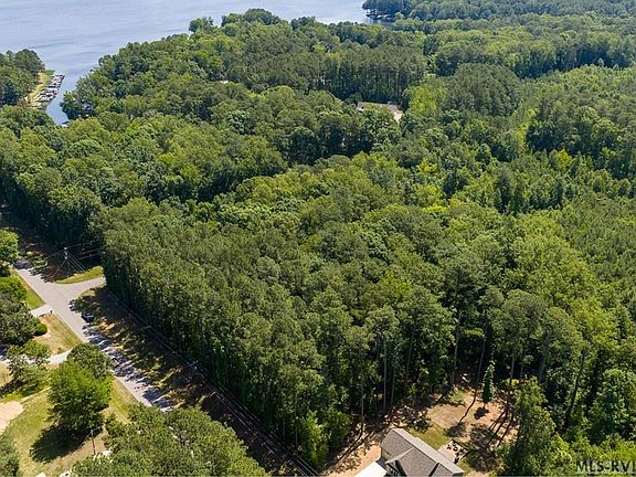 3rd image of 21 Parkway Dr