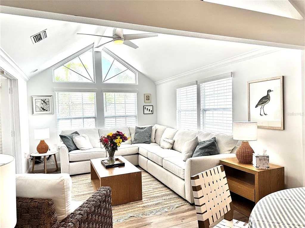 2 bed, 2.0 bath, 1650 sqft, $5,850 — Photo 2