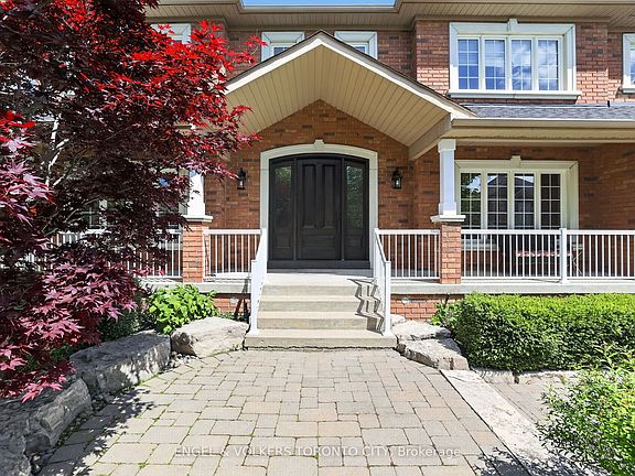 3rd image of 8 Duncton Wood Cres