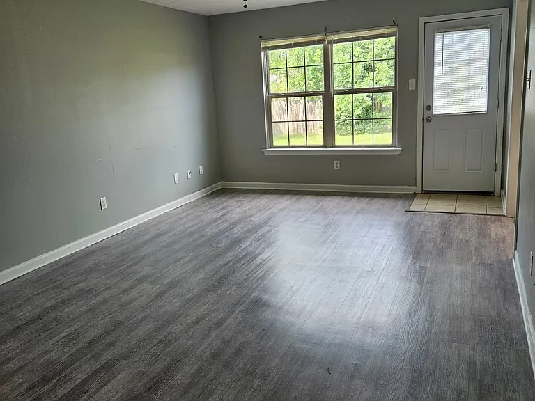 400 Apricot St — Photo 26