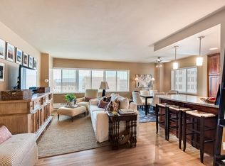 4822 Roanoke Pkwy #402, Kansas City, MO 64112