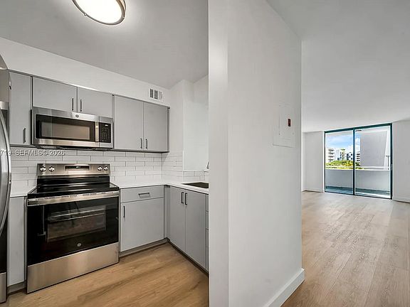 2nd image of 502 SW 1st Ave #502