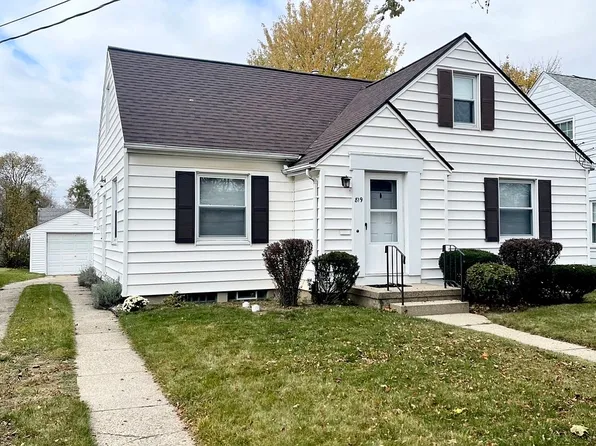 819 Newton St, Lansing, MI 48912