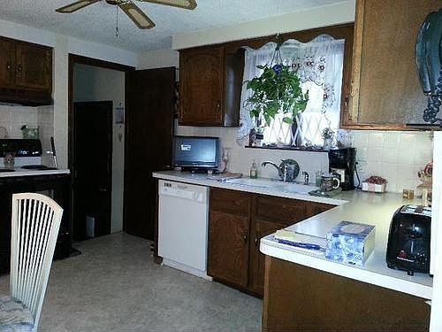 4th image of 32 Jerome Ct