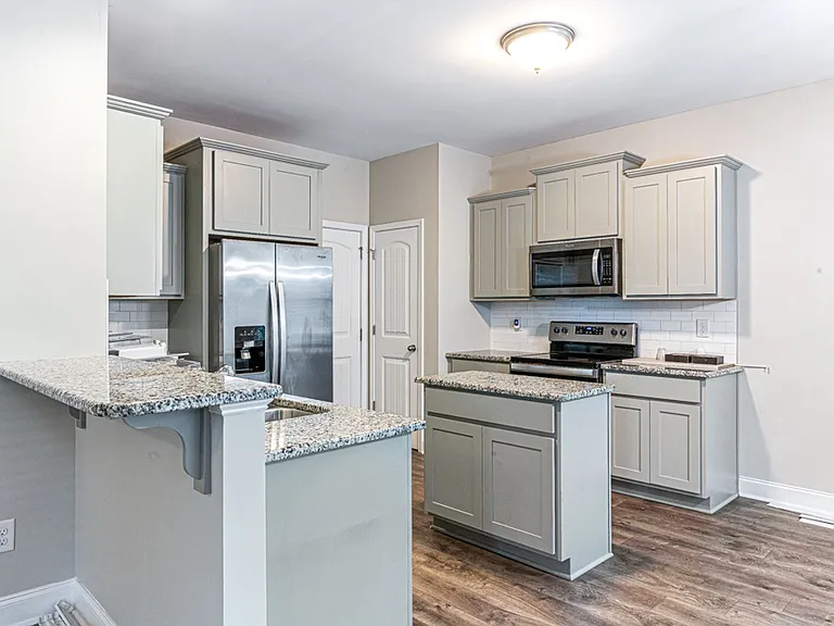2240 Mannington Dr — Photo 21