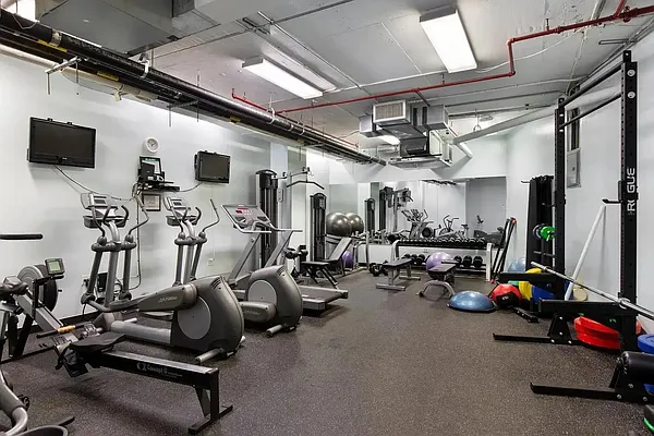 Rented by SERHANT. | media 12