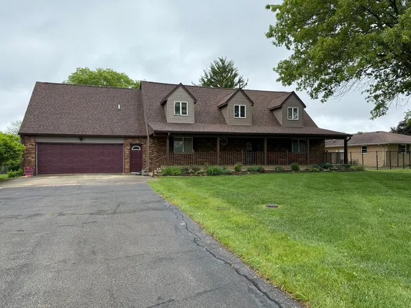 39 S Pickett Dr, Fisher, IL 61843