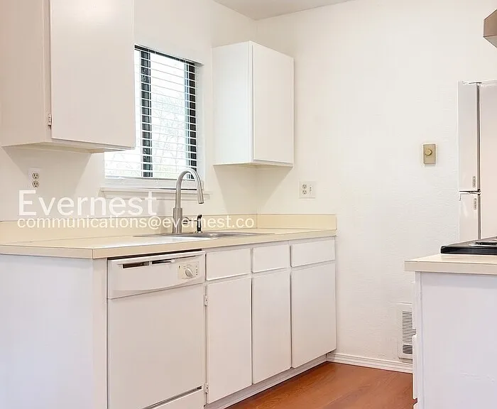 1033 SW 148th St #3 — Photo 5