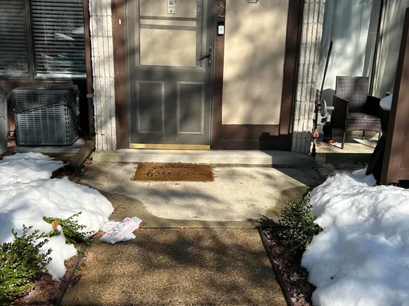 1752 Forest Hill Rd, Staten Island, NY 10314