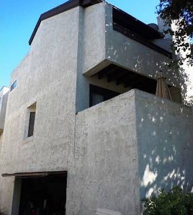 2275 Exterior w Garage