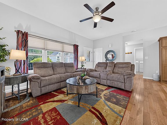 5th image of 54 Woodcrest Ave