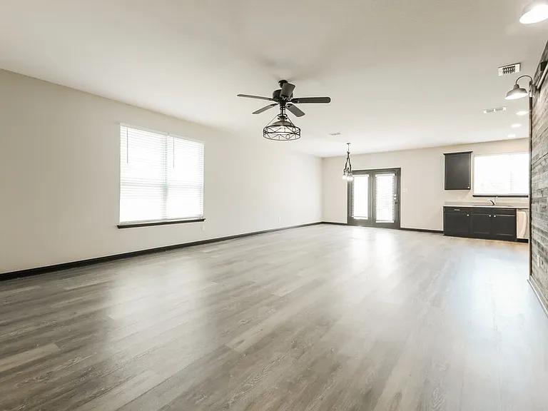 9136 Benevolent Ct — Photo 4