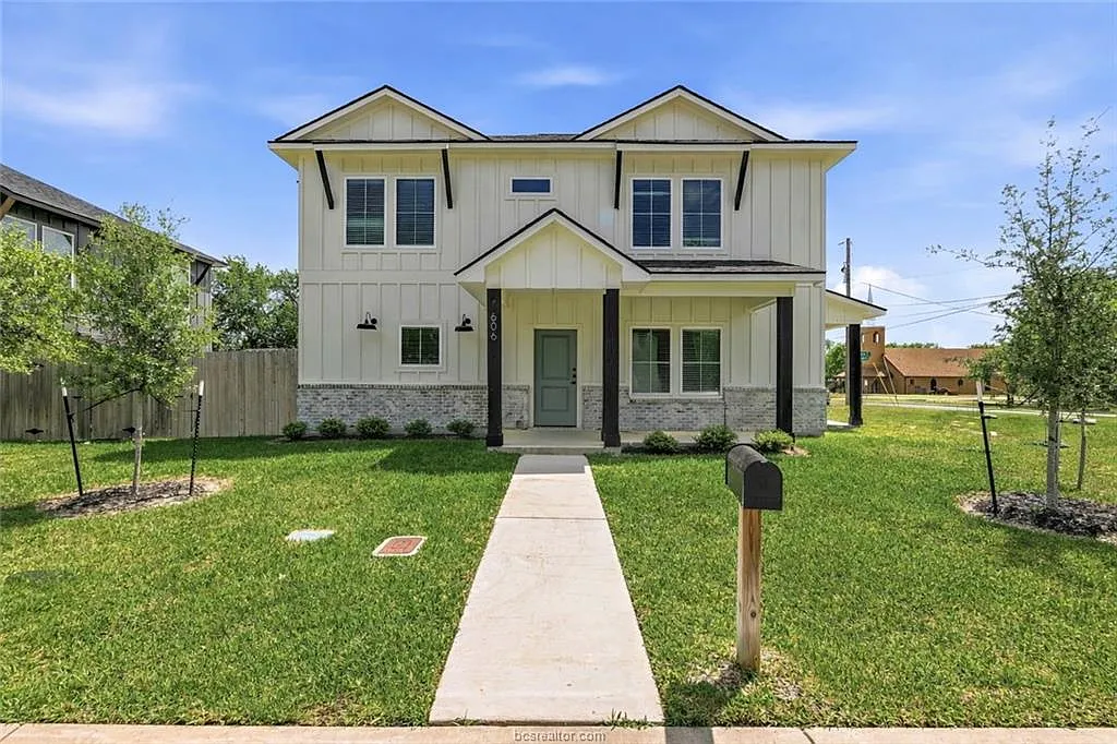 4 bed, 4.5 bath, 2354 sqft, $3,900 — Photo 1