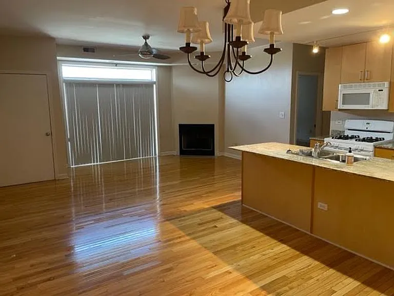 680 N Green St #707 — Photo 3