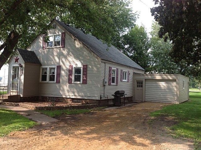 1st image of 430 2nd St SW