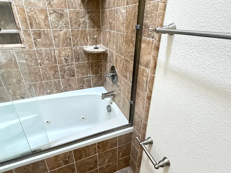 6815 Hampton Dr — Photo 24
