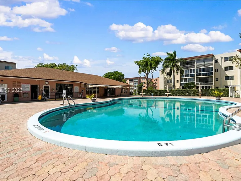 2861 Somerset Dr #301 — Photo 35