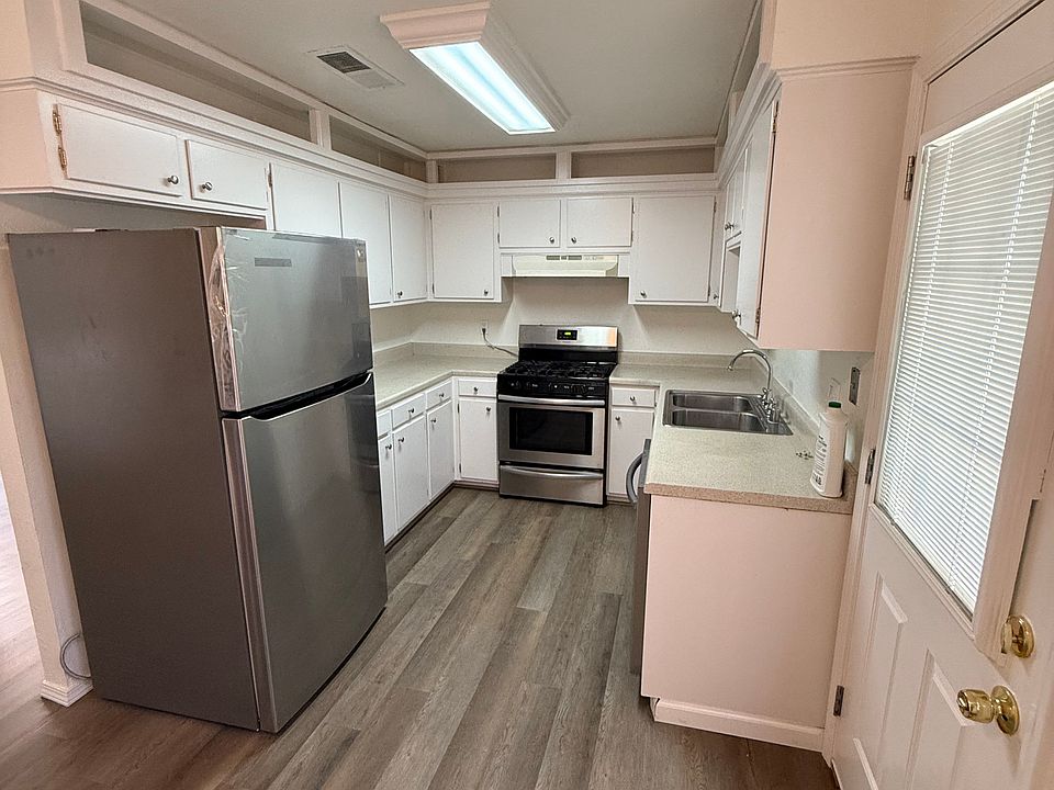 1st image of 2923 Wedgewood Dr #1