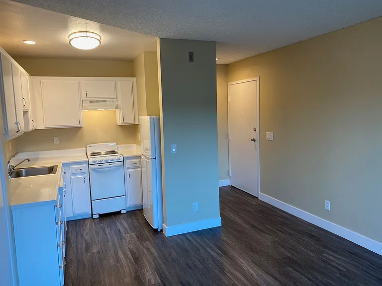 Hillcrest Palms Apartments — Photo 19