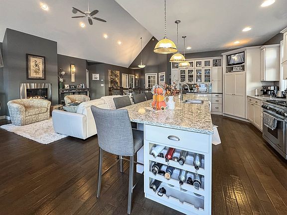 5th image of 412 Longview Rd W