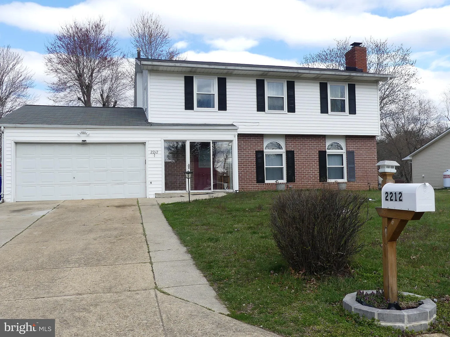 2212 Garden Ln photo 1