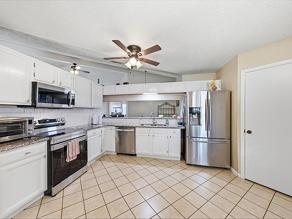 3rd image of 411 Forest Hills Dr