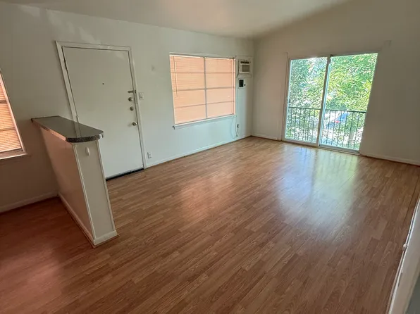 1023 Lyndon St APT 14, Houston, TX 77030