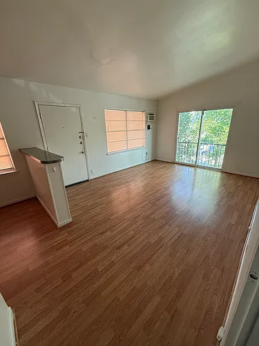 1023 Lyndon St Photo 1