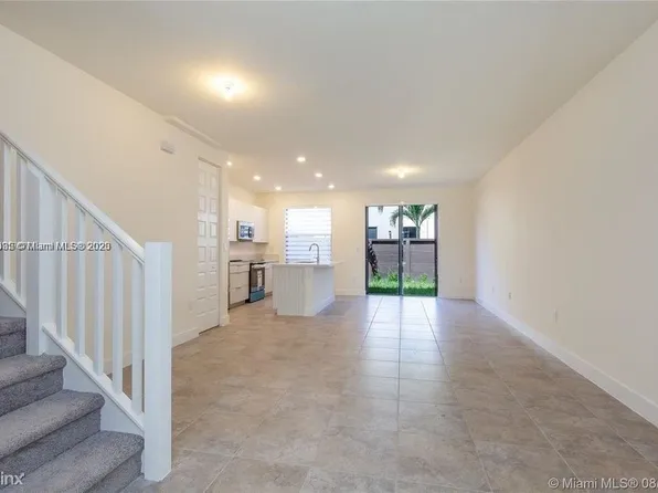 15842 NW 91st Ave, Miami Lakes, FL 33018