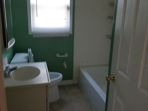 5th image of 24087 Stanford St
