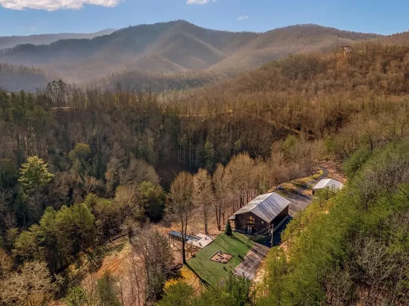 1293 Laurel Lick Rd, Sevierville, TN 37862