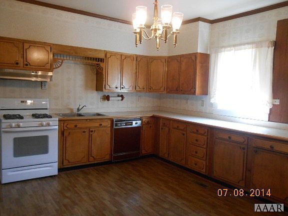 3rd image of 705 W Grubb St
