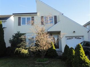 34 Senna Dr, Parlin, NJ