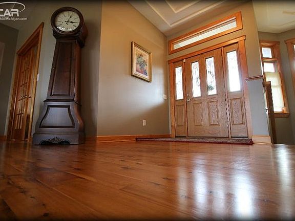 3rd image of 8481 Woodridge Dr