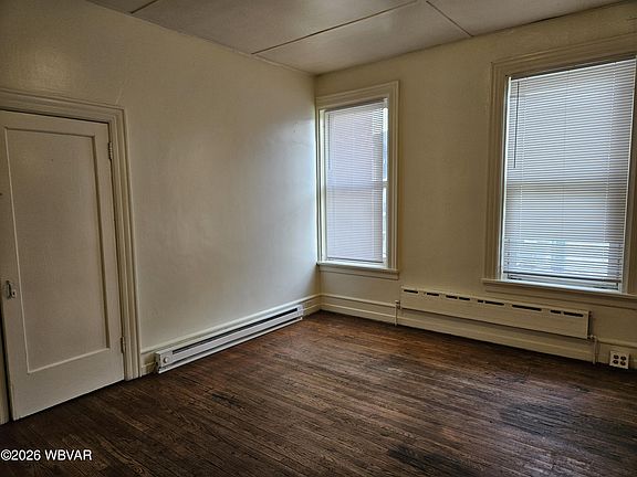 3rd image of 712 W 3rd St