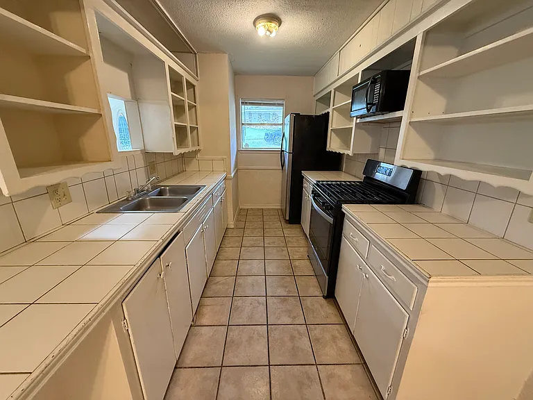 1238 Carla St — Photo 8