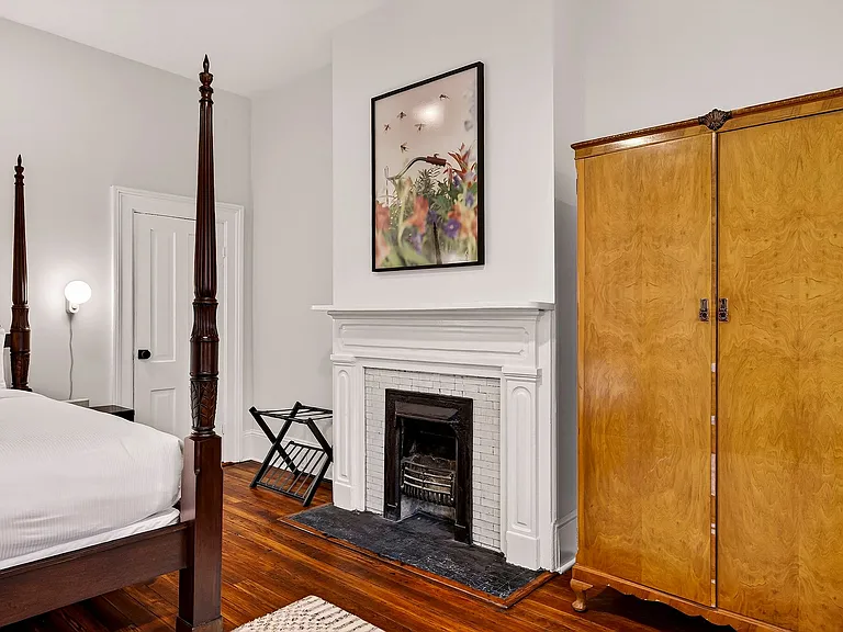313 W Bolton St — Photo 29