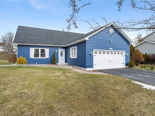 76 Grangerford Hts, West Henrietta, NY 14586