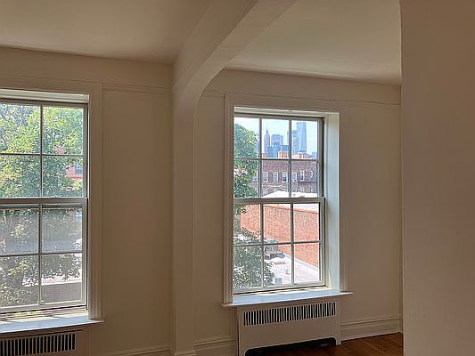 4th image of 142 Henry St APT 10