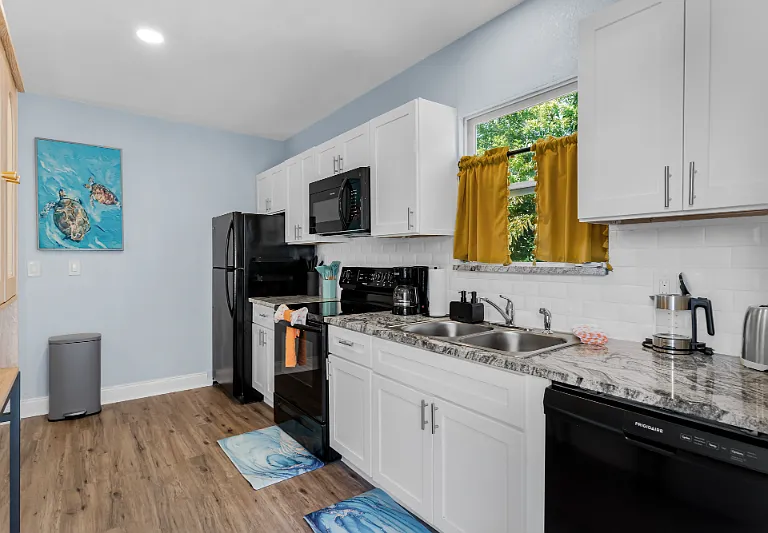 625 Kirkwood Ter N #A — Photo 8