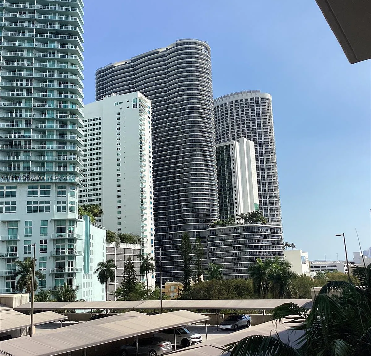 Cite Condo — Photo 2