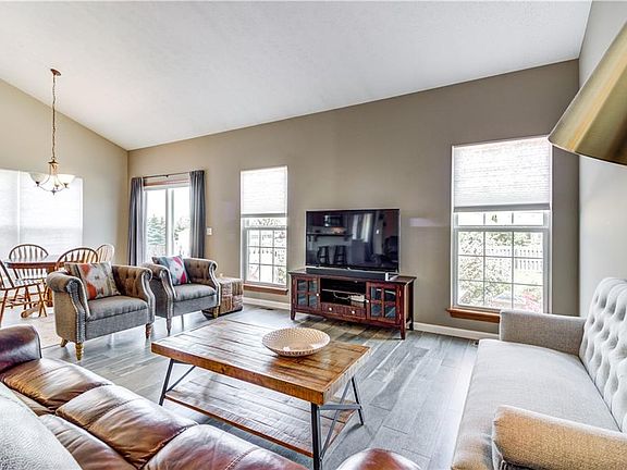 3rd image of 38198 Kingston Dr